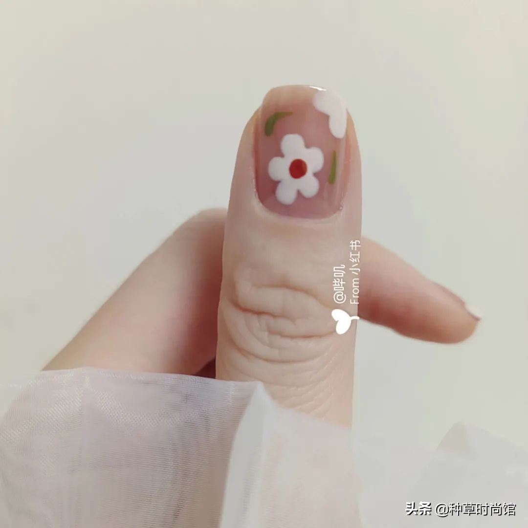 秋冬超显白高级感美甲,春日美甲图片最新款百搭