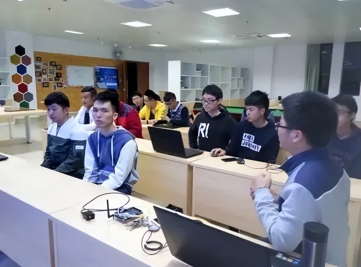 中山大学计算机学院专业有哪些,电子科技大学中山学院专业