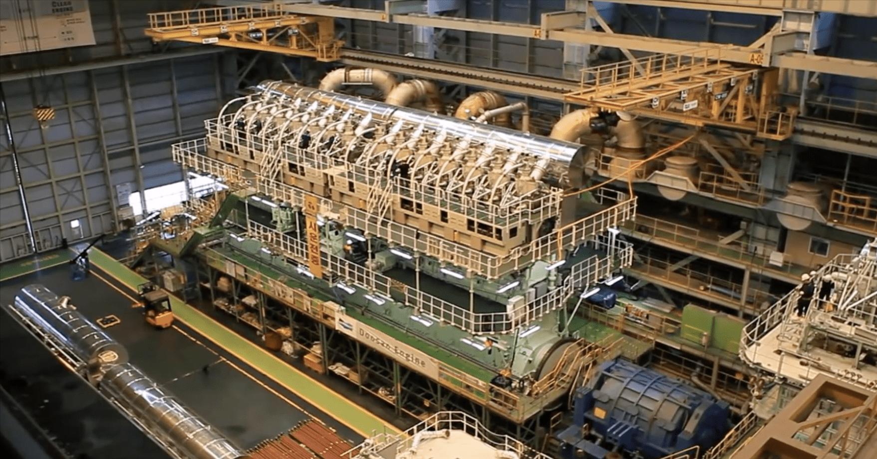 全球最大柴油发动机,2300吨重5层楼高,每小时消耗6400升柴油