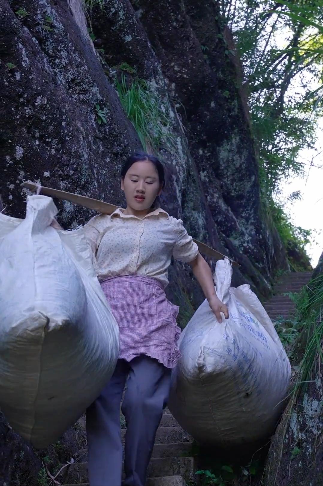 比男人还拼命挣钱的女人,比男人还会赚钱的女人