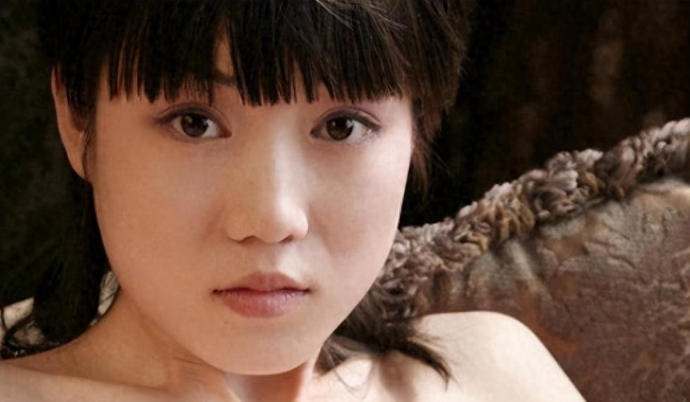 “最红裸模”*筱雨张**：年轻时拍21套写真火爆全网，如今38岁仍单身