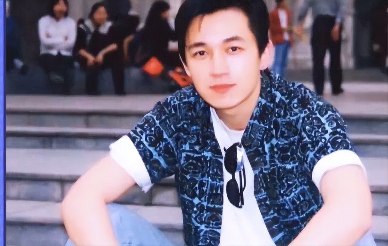 董洁儿子顶顶探班,董洁和儿子顶顶现身机场