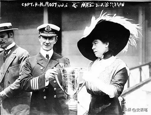 1970年父亲临死前交给他一块饼干，结果45年后竟然拍出15万天价