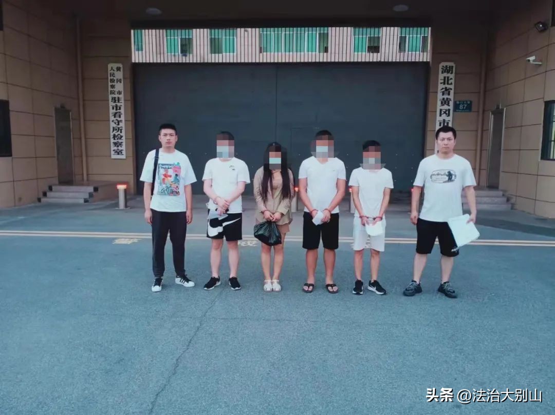 街边扫码领礼品藏猫腻扫了码,曝光街头扫码领东西的背后黑幕