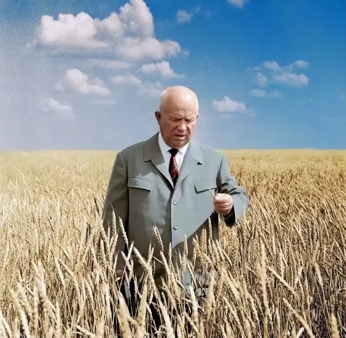 1958年，毛主席听王鹤滨讲国外趣闻，越听越奇，不断追问：还有吗