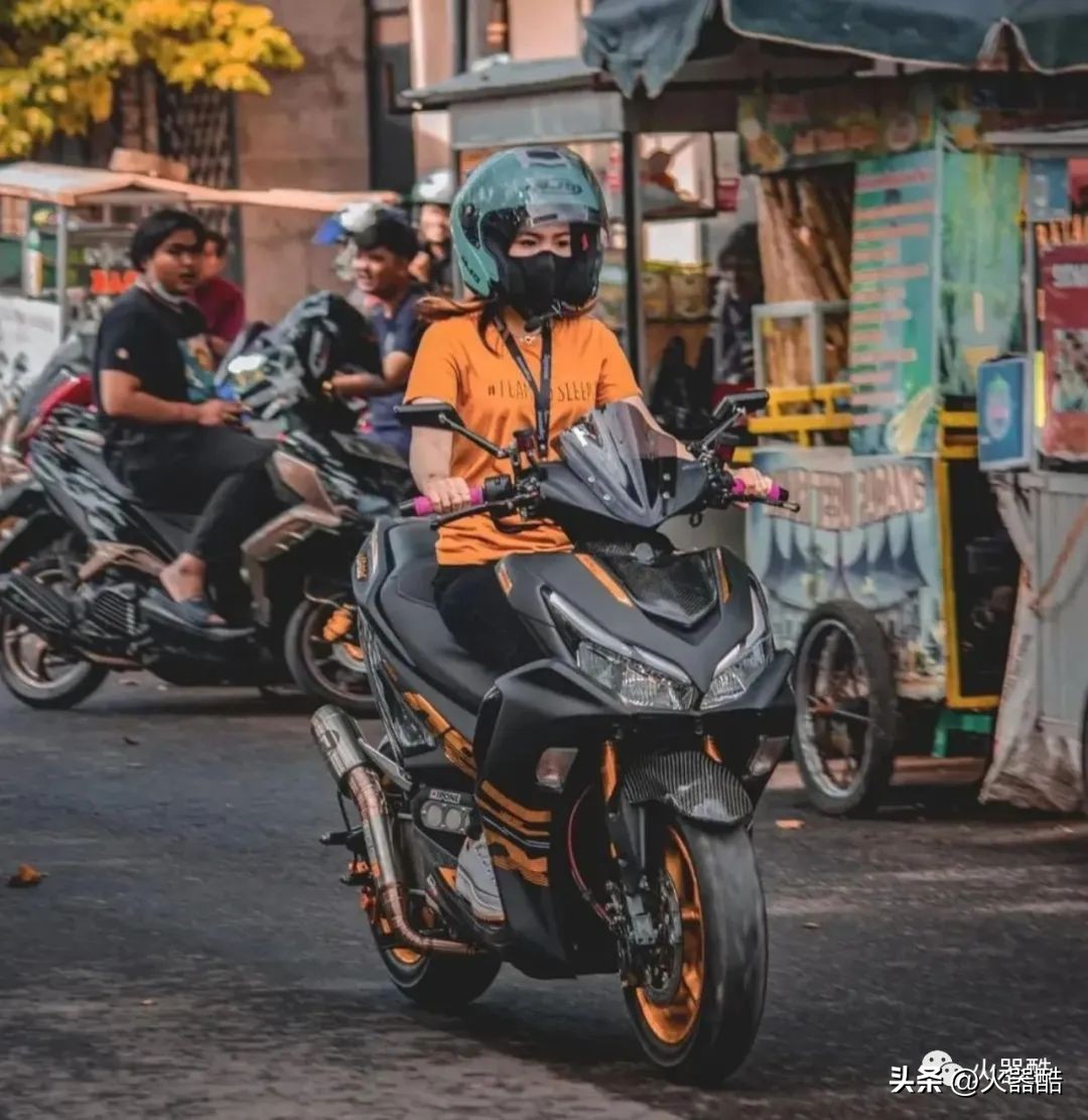 雅马哈nvx155帅气视频,aerox155与nvx155哪个好