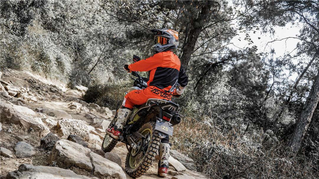 能上路的250cc摩托跑车,能跑250迈左右的摩托车