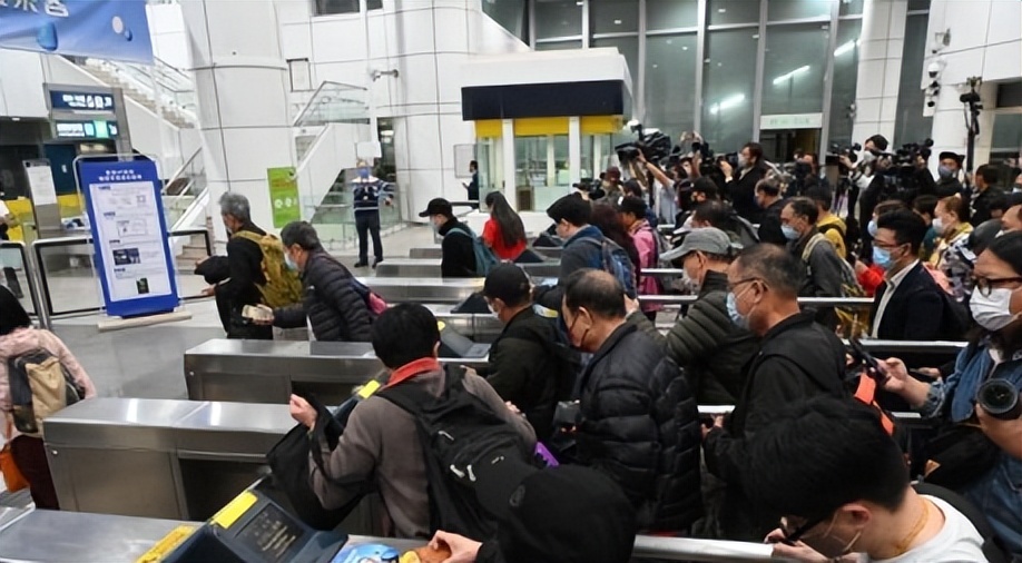 香港24小时通关最新消息 (香港首日通关情况)