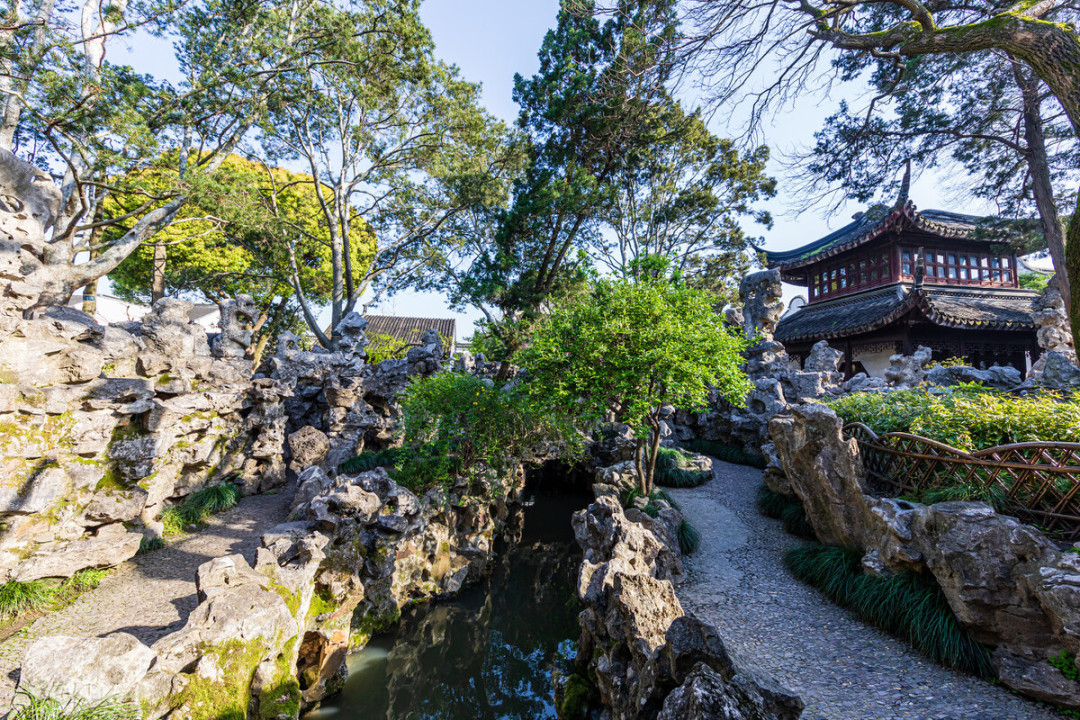 狮子林最有名的叠石假山,狮子林为什么叫假山王国