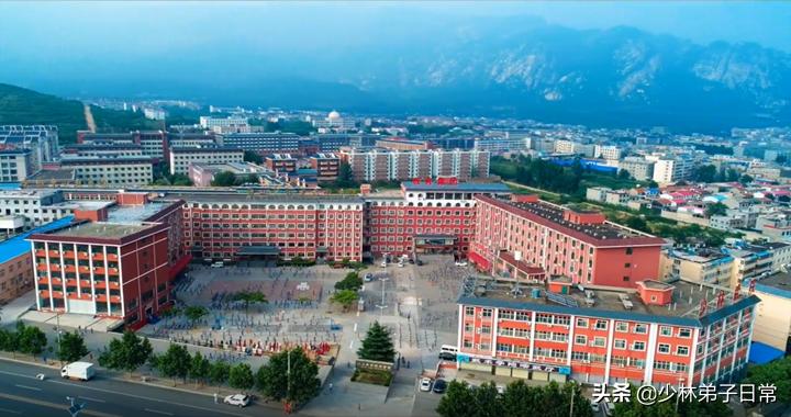 少林武术学校生活,少林塔沟武术学校是嵩山少林寺吗