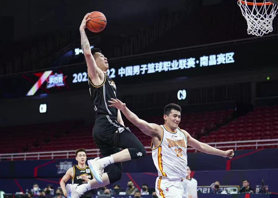 郭艾伦张镇麟2v2,郭艾伦25分逆转广厦