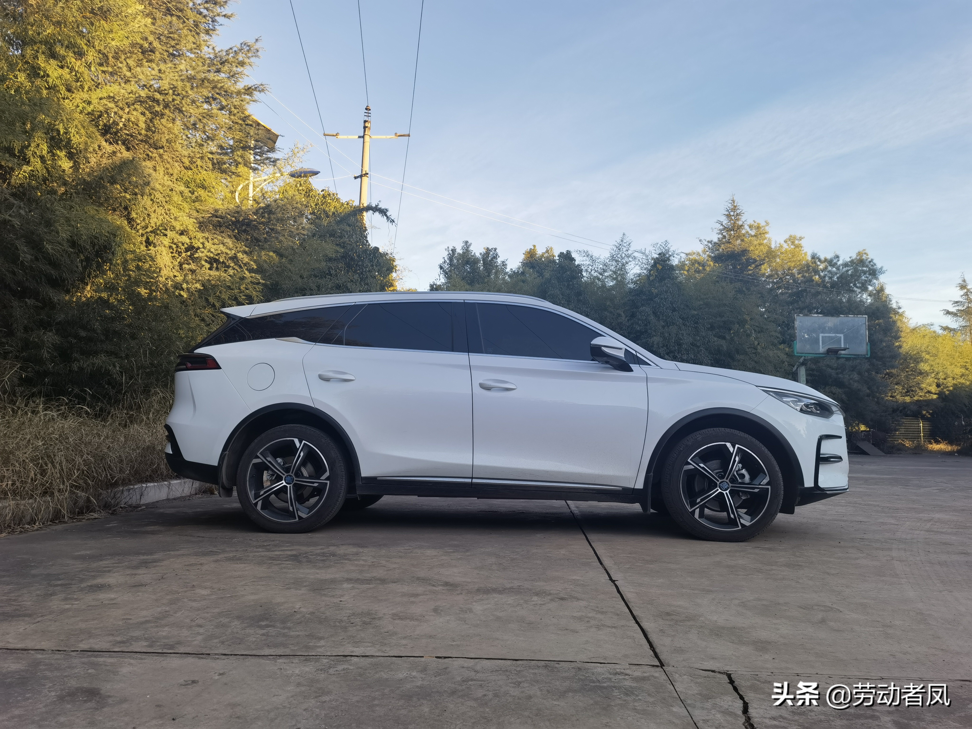 唐dmp前挡风玻璃自爆,唐dmi前挡风玻璃破了走保险吗