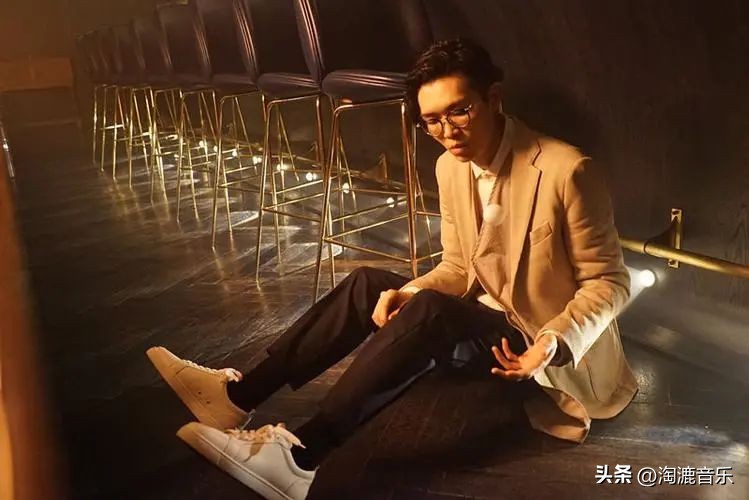 香港乐坛最后一位歌王,香港唯一不会唱歌的明星