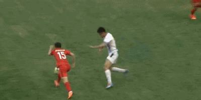 当年喊退钱的球迷,还记得曾经采访翻车的足球记者吗