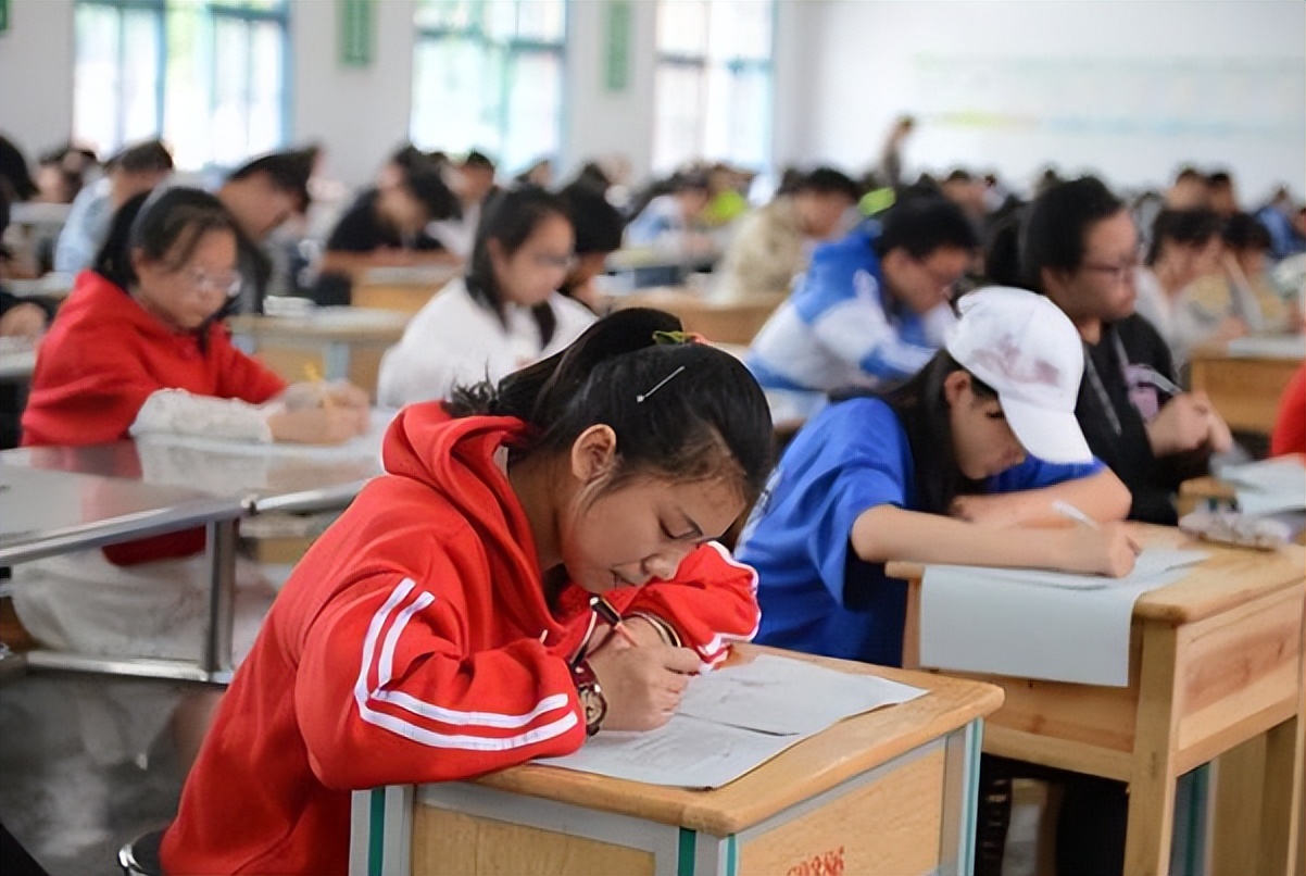 16岁学生校内服毒身亡曾遭霸凌,贵州中学生在校内服毒身亡