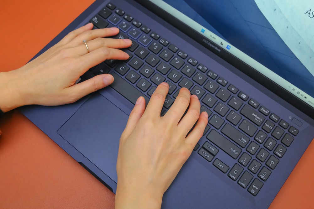 华硕破晓2什么接口,华硕破晓2轻薄本仅4999元