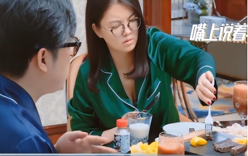 炫富一姐李湘：早餐花7000元，富养女儿惹争议，被王岳伦戴绿帽