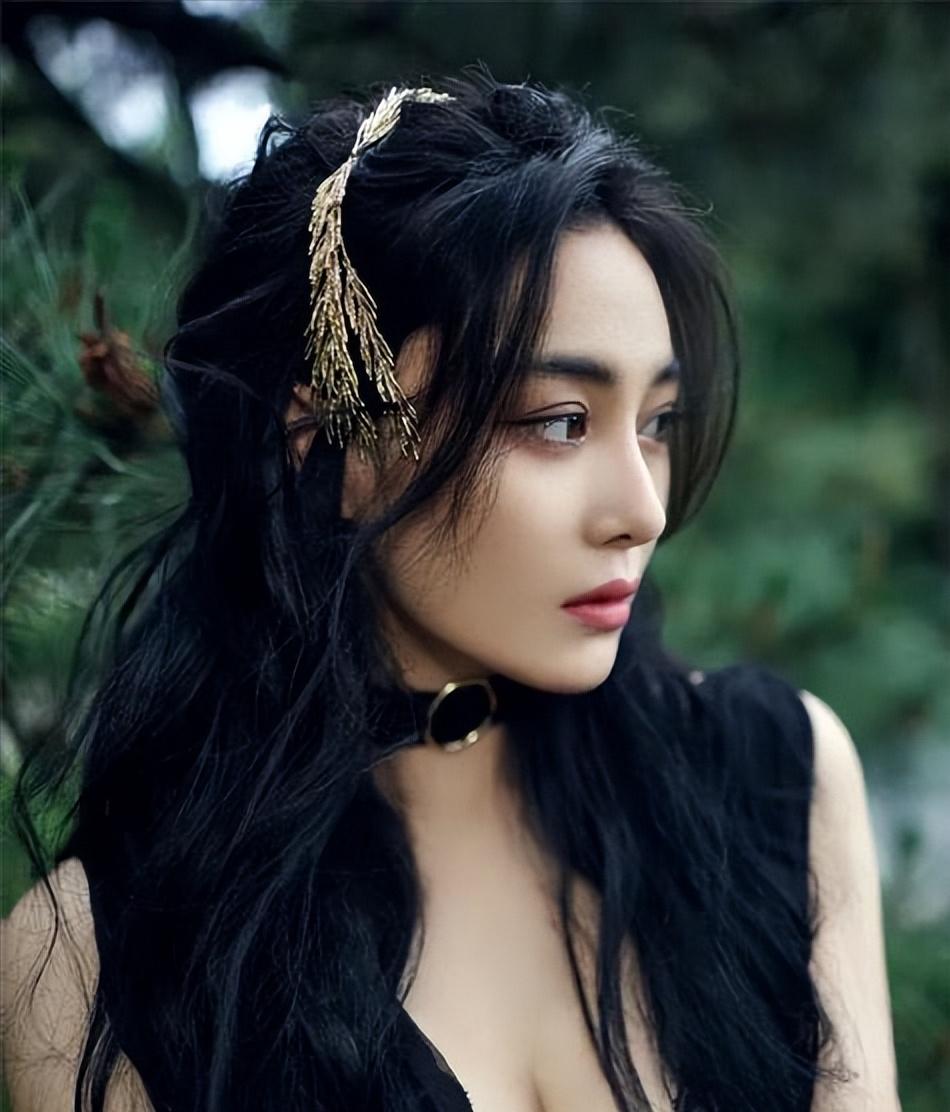 一手烂牌打出王炸的张馨予,张馨予一手烂牌打王炸