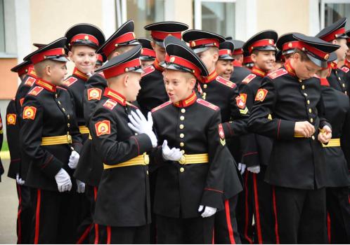 俄罗斯小学生有多硬核？格斗射击样样精通，连坦克都能熟练操作