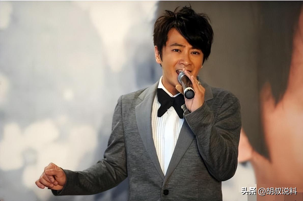 因一句：*鱼岛钓**是中国的，他惨遭封杀20年，如今复出依旧熠熠生辉