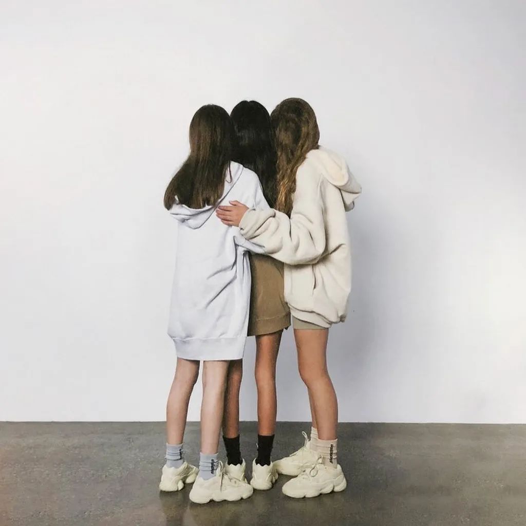 adidas重新发售yeezy (adidas yeezy积压库存超5亿美元)
