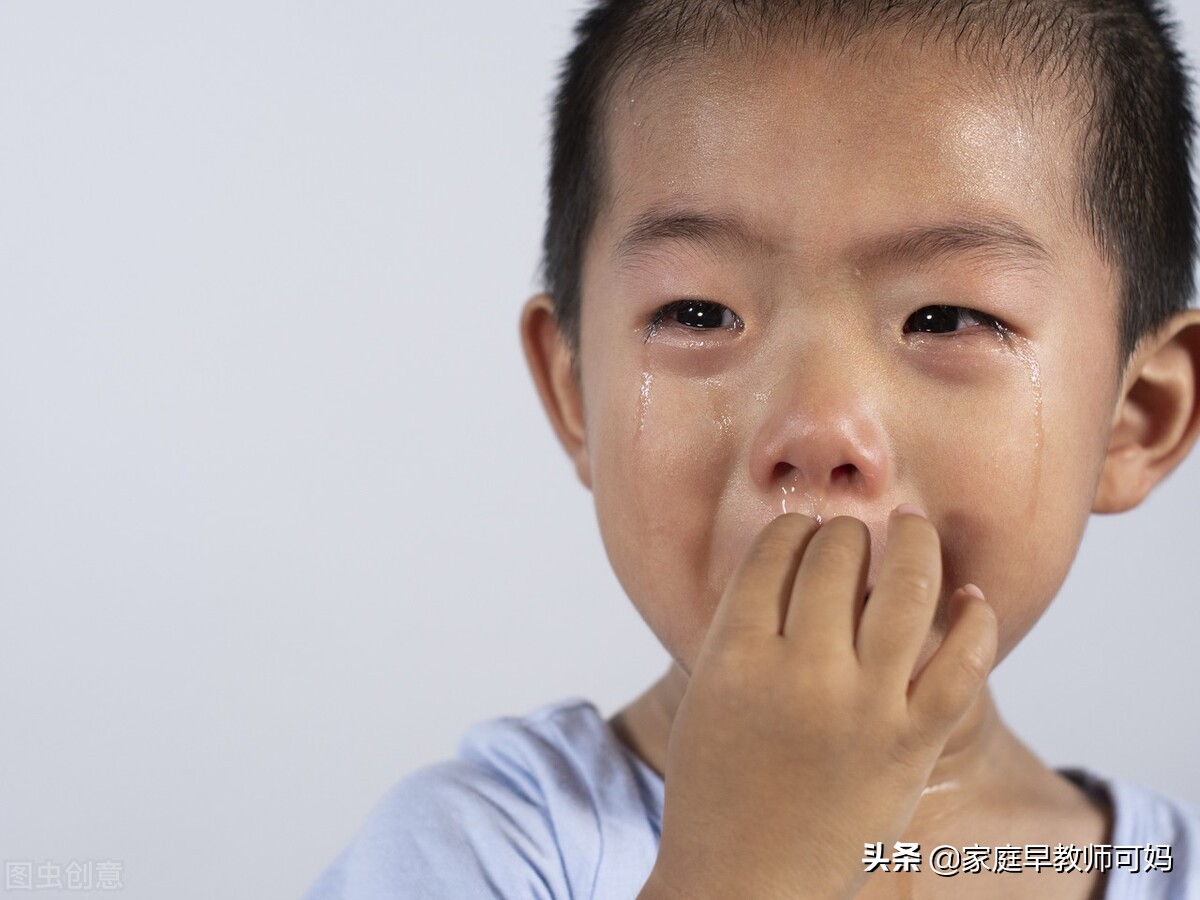 小宝宝爱打人就是“坏孩子”吗？别急着贴标签，做好4点就够了