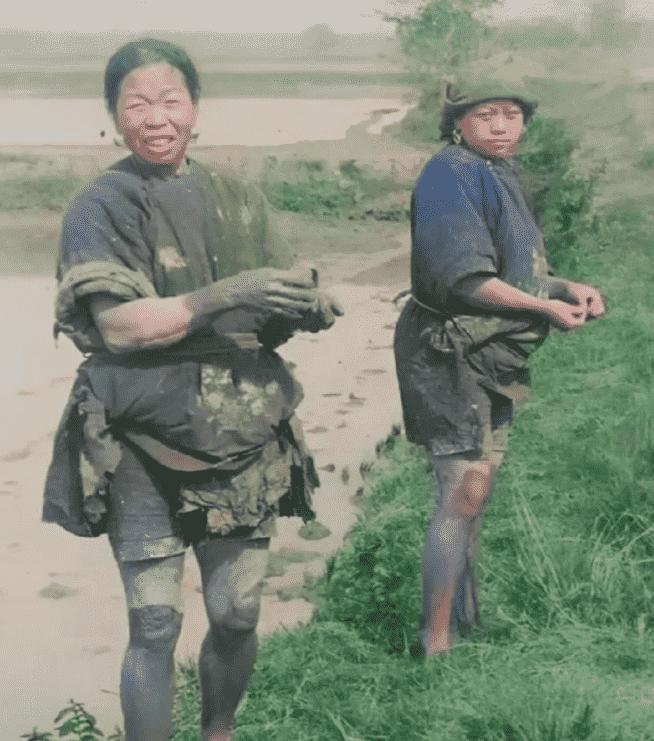 老日军女兵老照片,女子身着日本侵华军装露脸