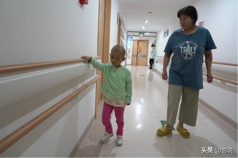 5岁女孩眼癌左眼摘除又遇血癌,五岁女童眼睛摘除又得血癌