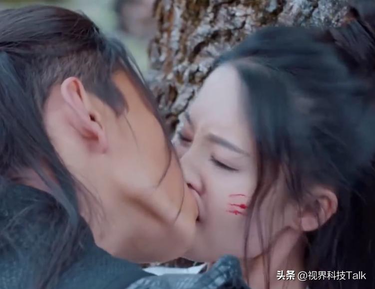 强吻、摸胸、掀裙底,这些男星究竟是真敬业,还是借戏揩油?