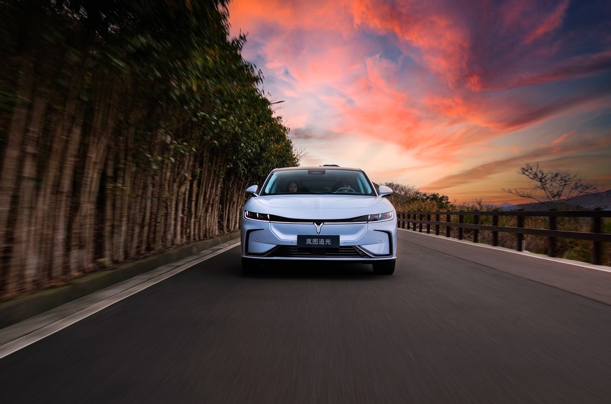 试驾全新岚图追光,沉浸式体验岚图概念车