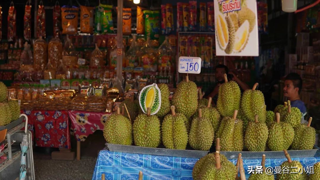 还吃啥榴莲自助?来泰国路边摊吃榴莲,100块钱管饱