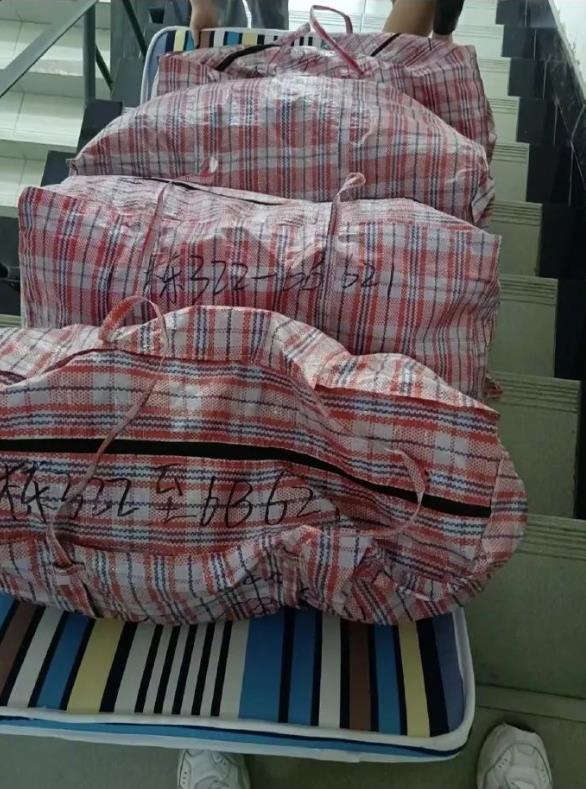 “纸抽麻将已C位出道”，大学生省钱新花样火了，有点智慧但不多