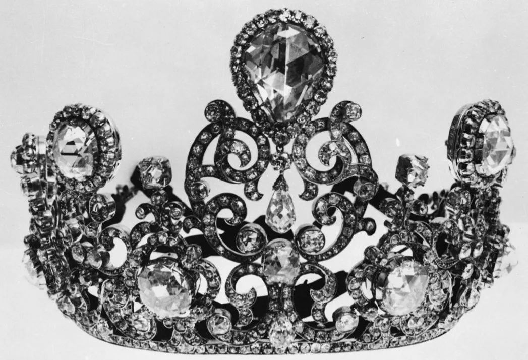 凯特王妃得到珠宝,凯特解锁女王珠宝