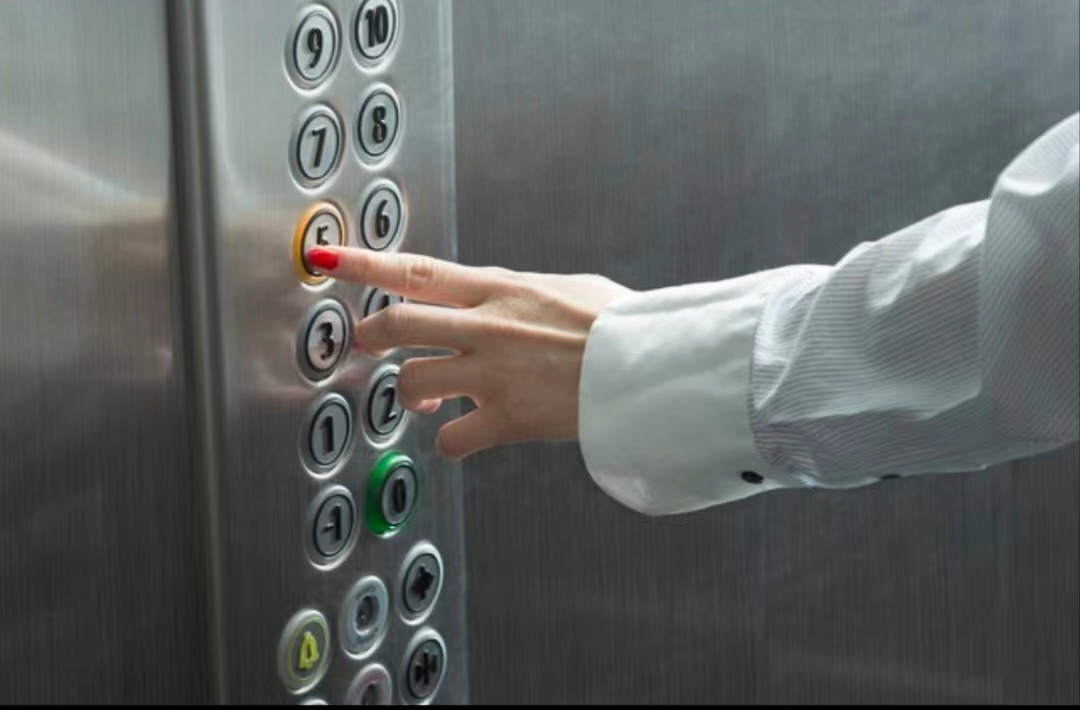 电梯里抽烟告示,电梯里的告示