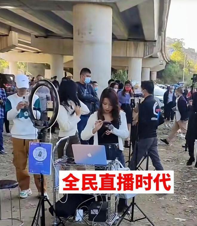 广东一座大桥下的“盛况”：百名网红扎堆直播，场面好似群魔乱舞