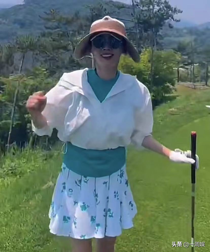 秋瓷炫穿紧身裤出席活动,秋瓷炫发照片于晓光