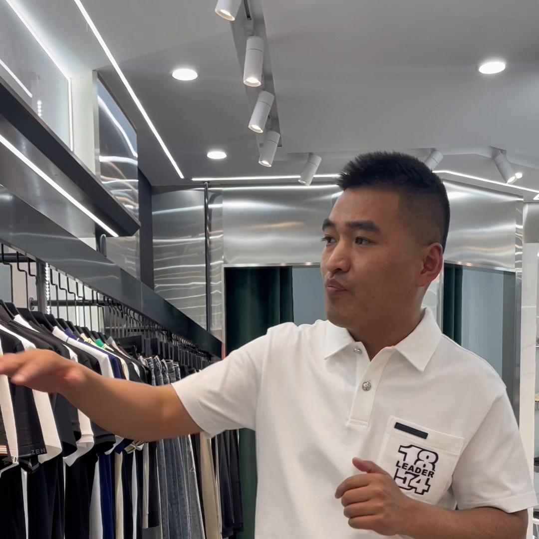 给大家介绍一位新朋友,给大家介绍个新朋友