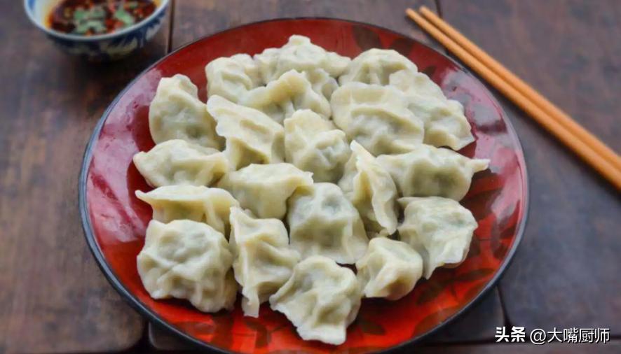 煮冻饺子不烂好吃做法,冻饺子凉水上锅蒸还是开水上锅蒸