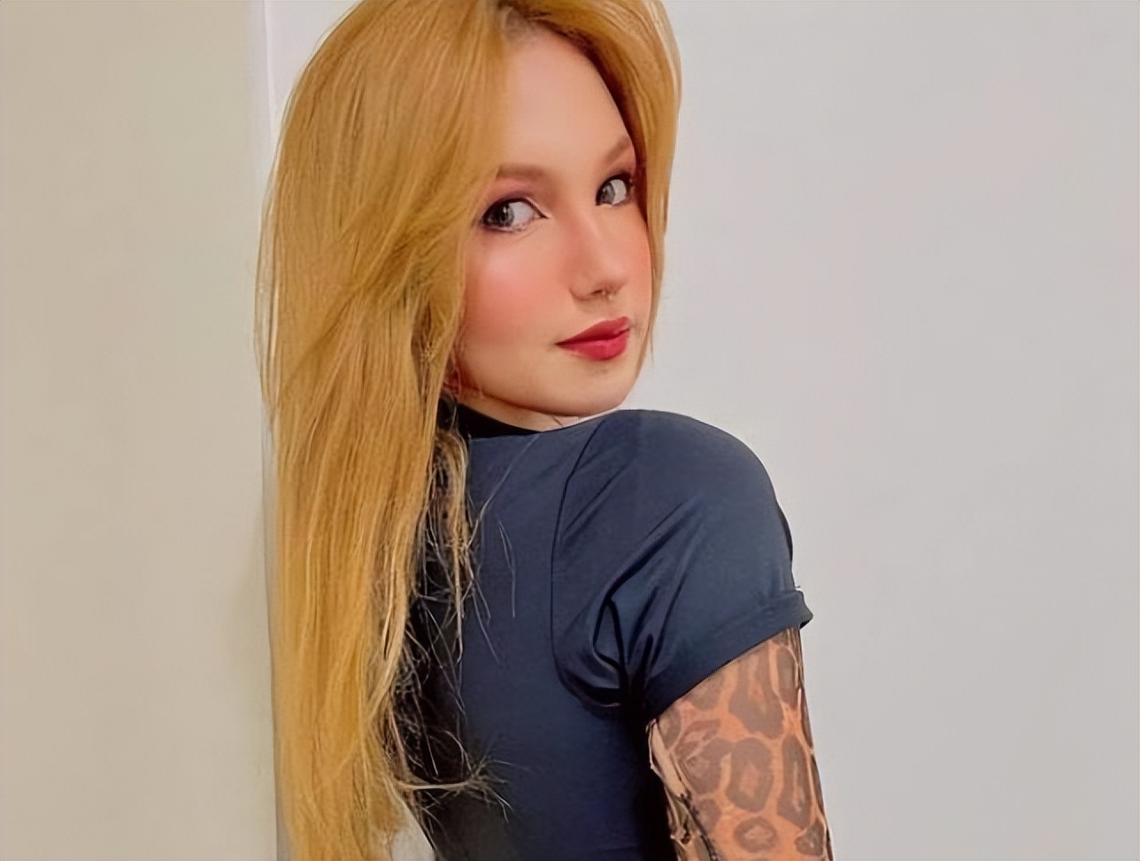 中超又来1个“瓦尔加”：当红外援女友曝光，亚洲妆容抢镜