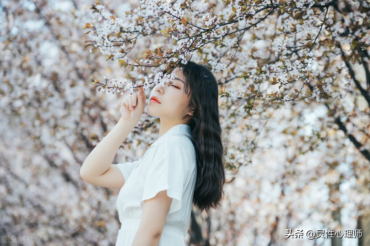 美女爱上了师父，这种奇葩的爱情会演绎出什么神奇的故事呢