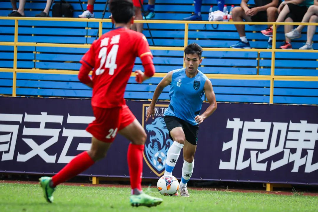 足球比赛再接再厉,越努力越幸运足球比赛