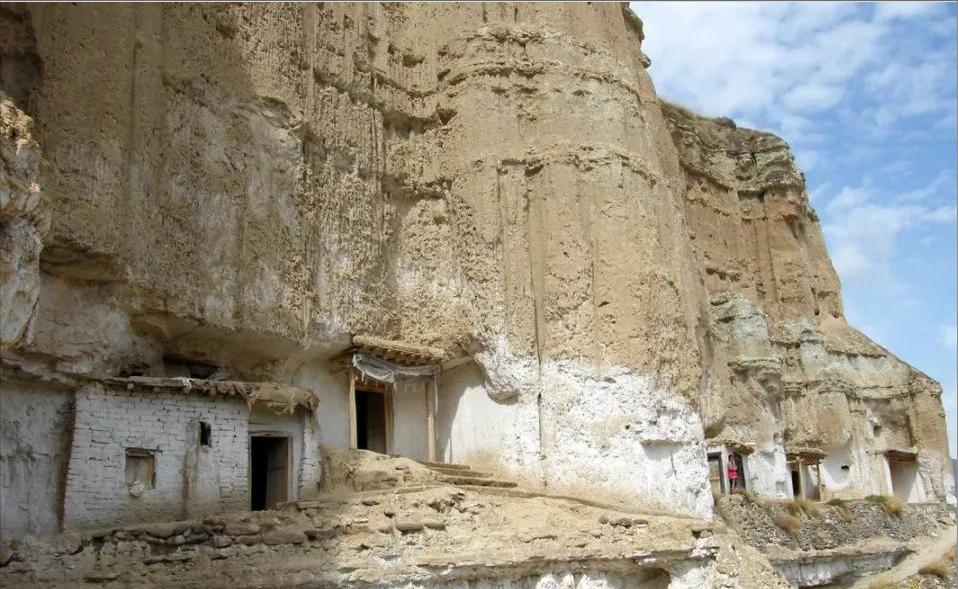 吐蕃赞普灭佛,吐蕃最后一个赞普是怎么灭亡的