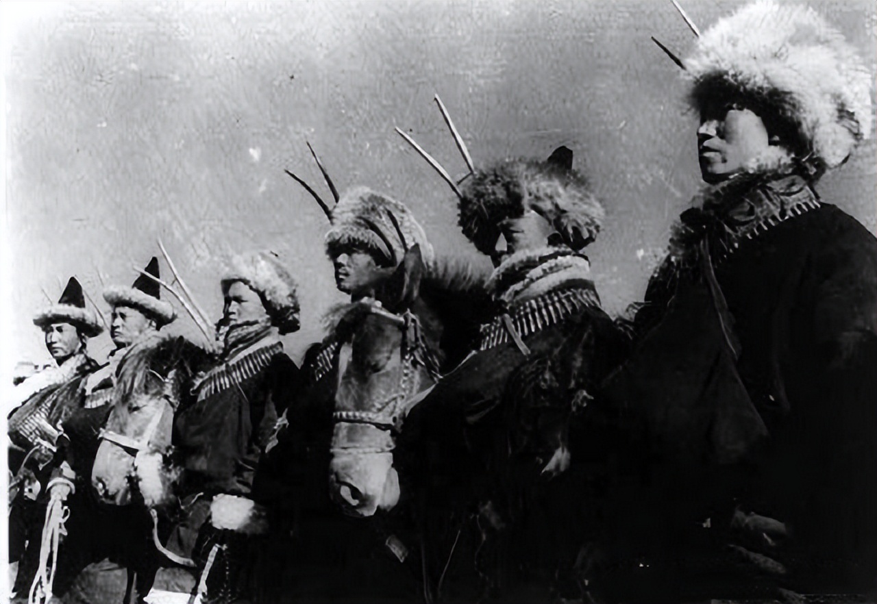 西路军军长牺牲,红军牺牲后妻子苦苦等候70年