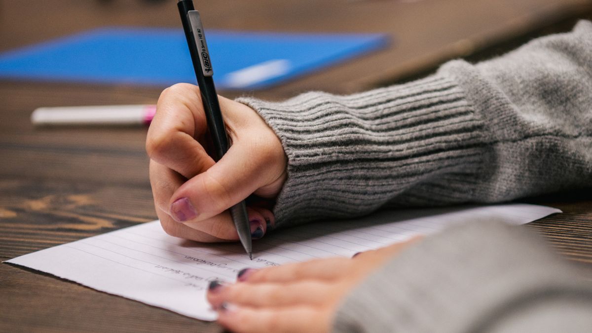 美国学校体罚,国外学校体罚抽打棍棒教育