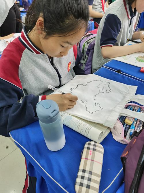 多彩地理，乐游天下——浐灞一中“双减”背景下的地理学科教学