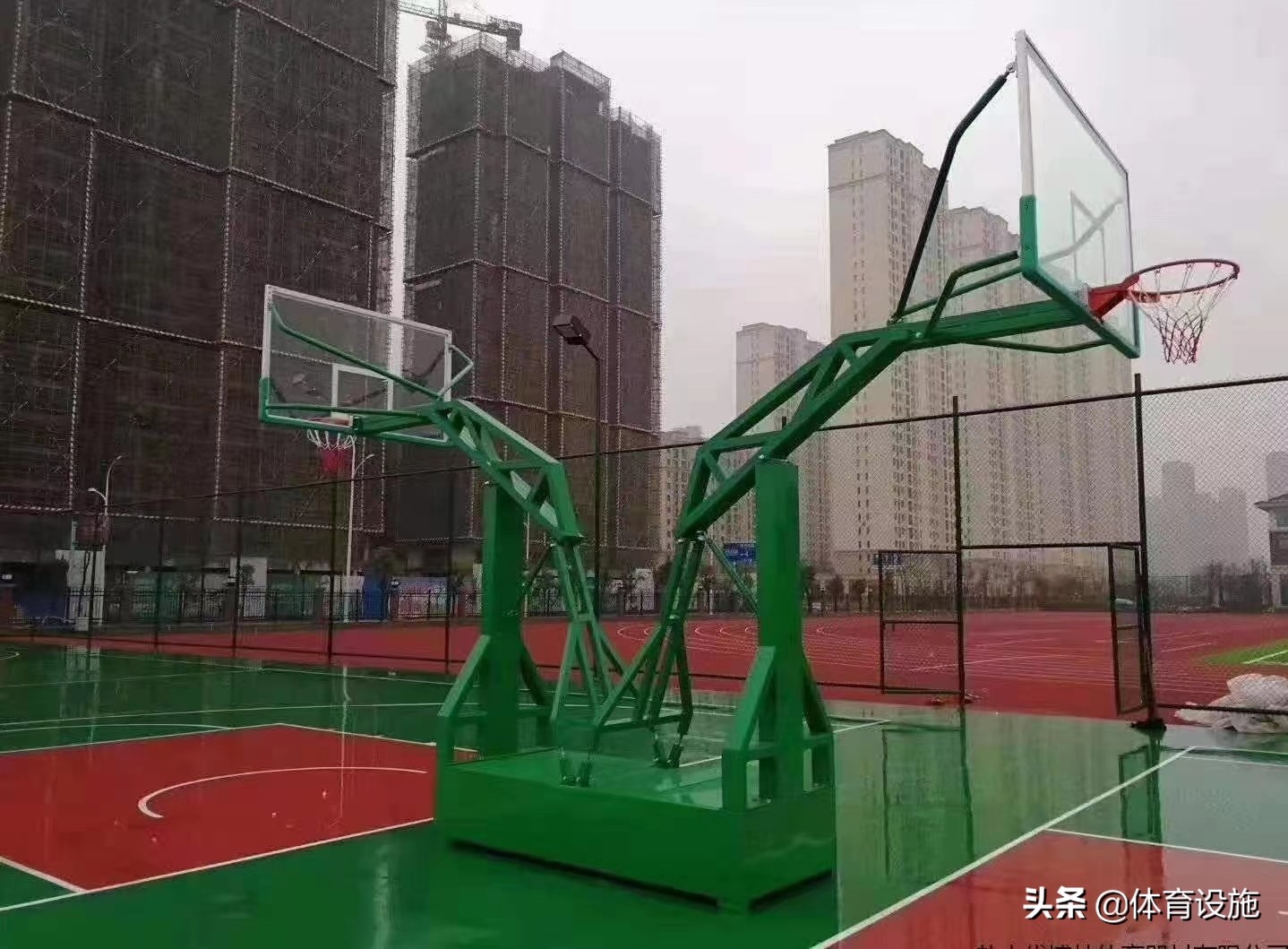 儿童篮球架户外移动升降式篮球架,吊装篮球架和地埋篮球架哪个牢固