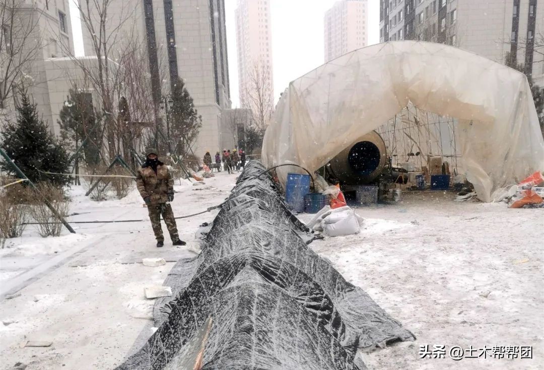 透水混凝土冬季施工地面需浇水吗,透水混凝土施工流程注意事项