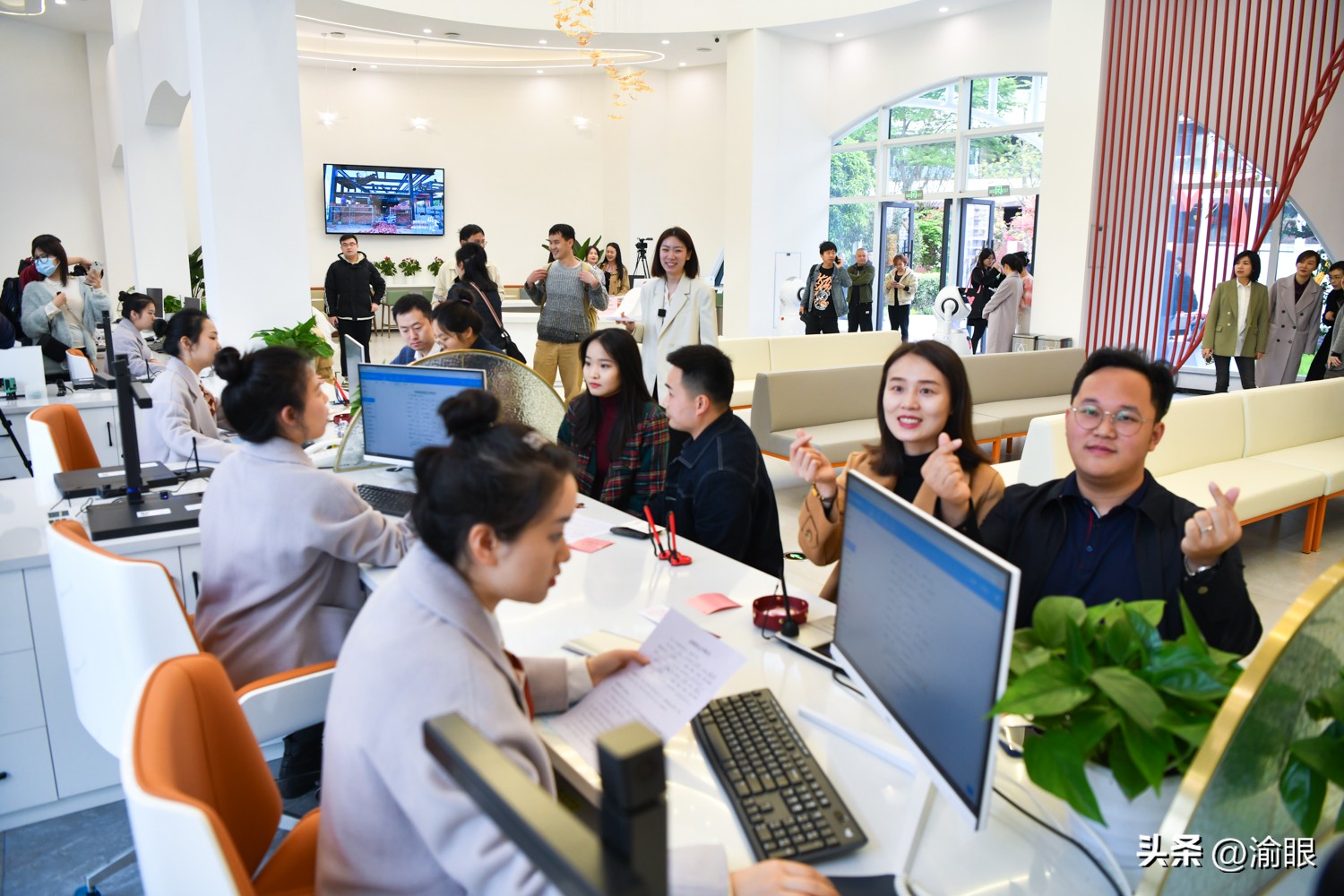 公园式婚姻登记中心启用,重庆欢乐谷办结婚证需要什么