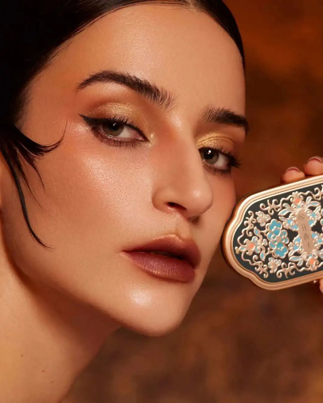 花西子总裁亲自公关,花西子出海负责人