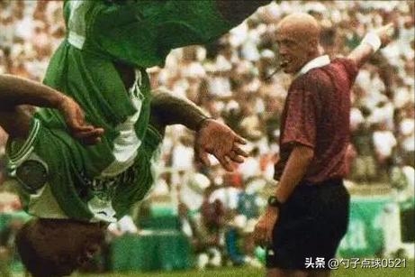 他是足球场上的包青天，却因个人代言无奈退役